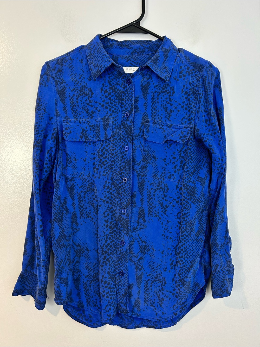 Equipment 100% Silk Blue/Black Snakeskin Animal Print Button Down Shirt Size XS